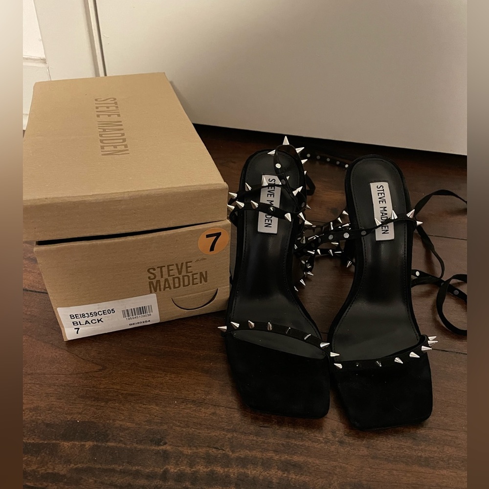 Steve Madden Black Tie up shoes size 7
